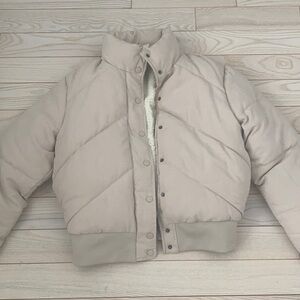 Super soft and stylish cropped puffer size medium